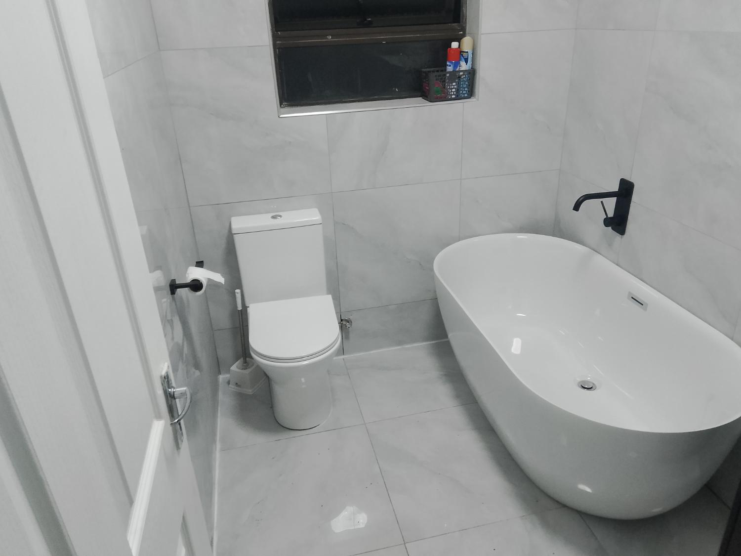 Freestanding oval after the built-in tub